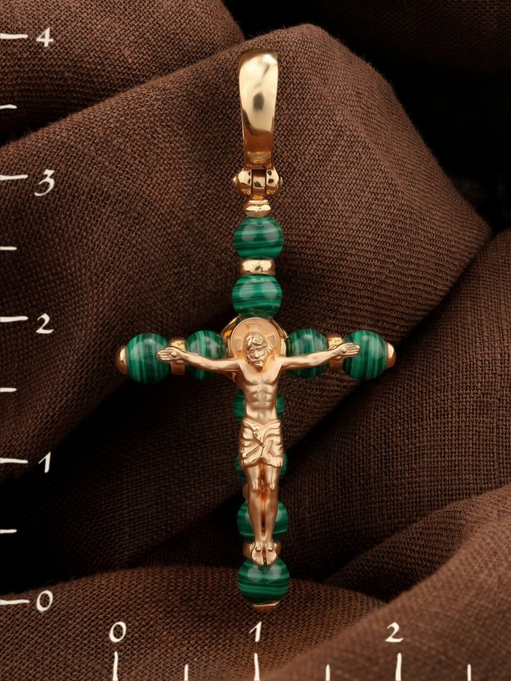 Крест из золота c малахитом