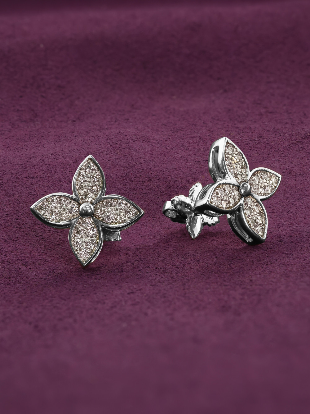 Серьги из белого золота c бриллиантами