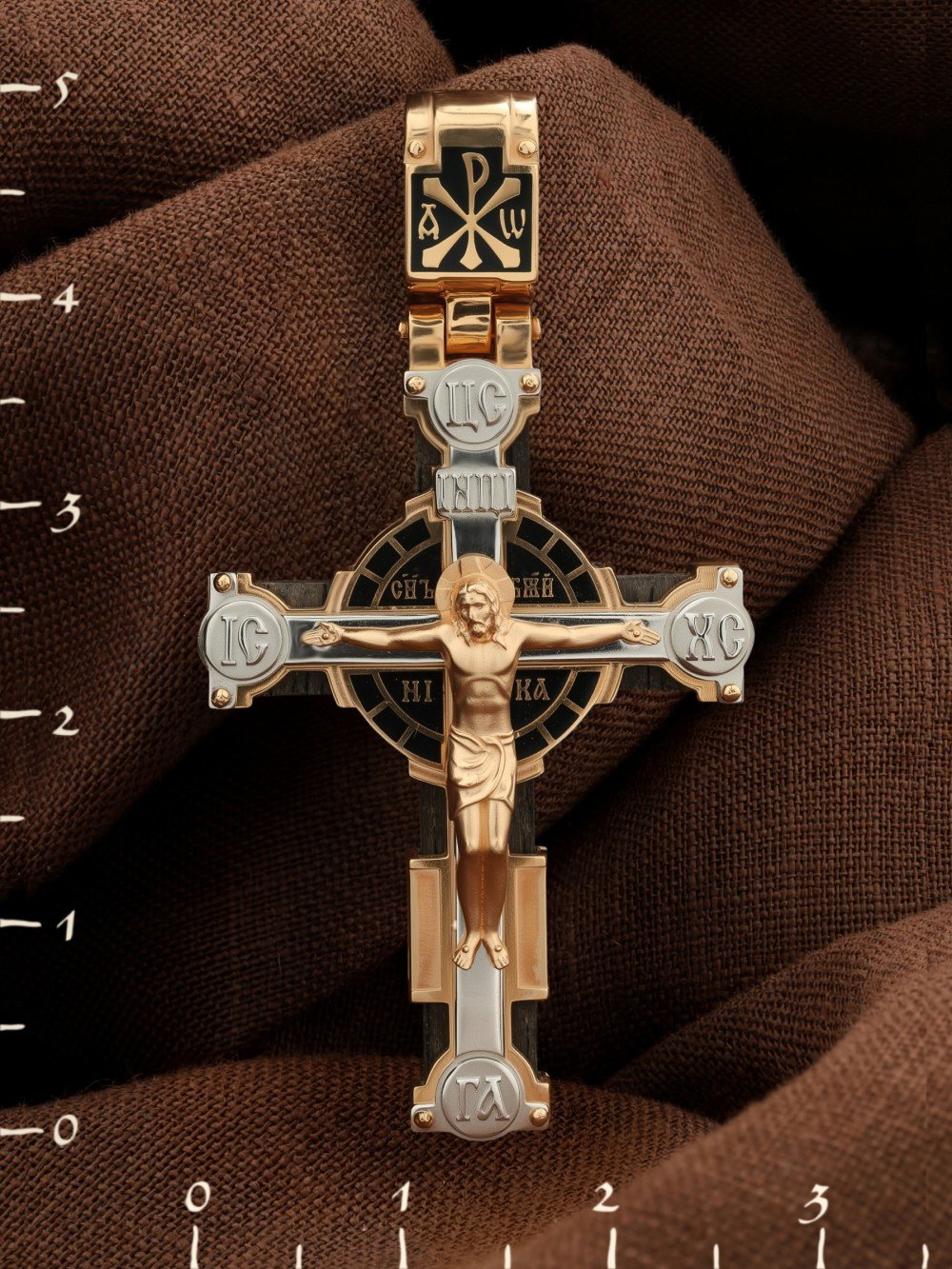 Крест из золота c эмаль и эбеновым деревом