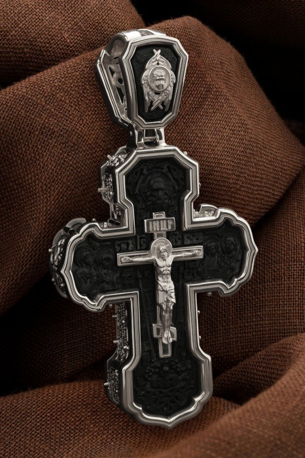 Крест из белого золота c эбеновым деревом