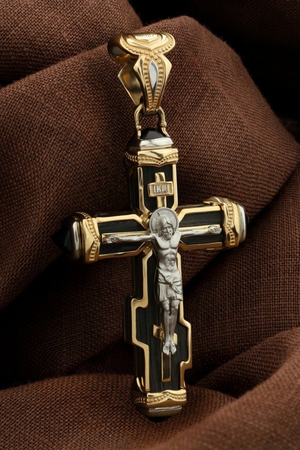 Крест из лимонного золота c ониксом и эбеновым деревом