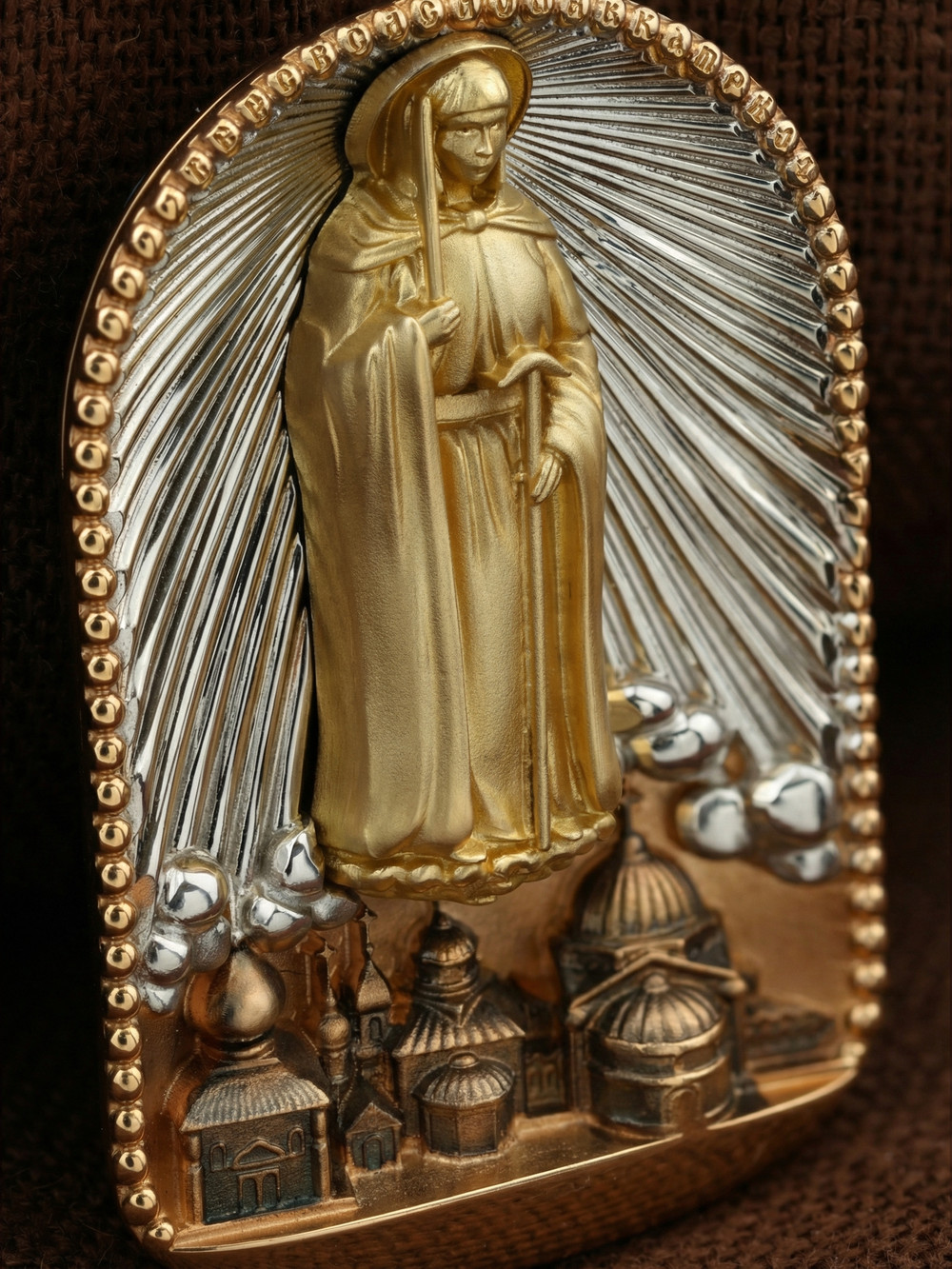 Образок из золота c эмаль