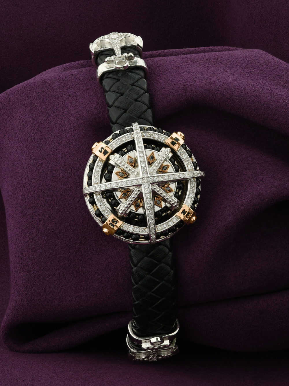 Браслет из белого золота c эмаль , бриллиантами, кожаным шнурком и ониксом