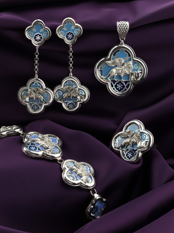 Кольцо из белого золота c эмалью и перламутром