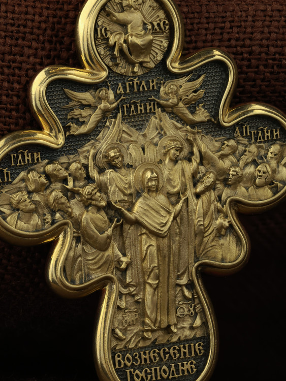 Крест из лимонного золота