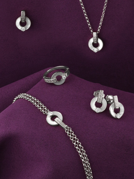 Подвеска из белого золота c бриллиантами и перламутром