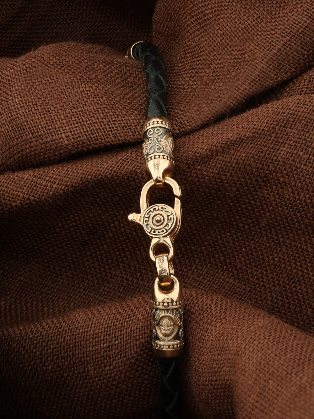 Браслет из золота c кожаным шнурком