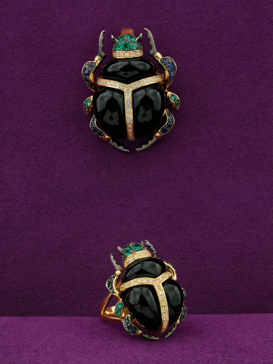 Подвеска из лимонного золота c бриллиантами, сапфиром, изумрудом, ониксом и изумрудом