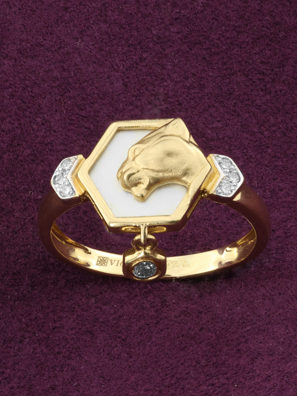 Кольцо из лимонного золота c бриллиантами и перламутром