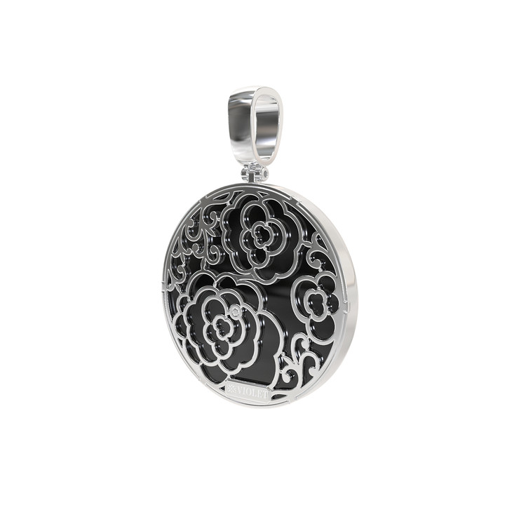 Подвеска из белого золота c ониксом и перламутром