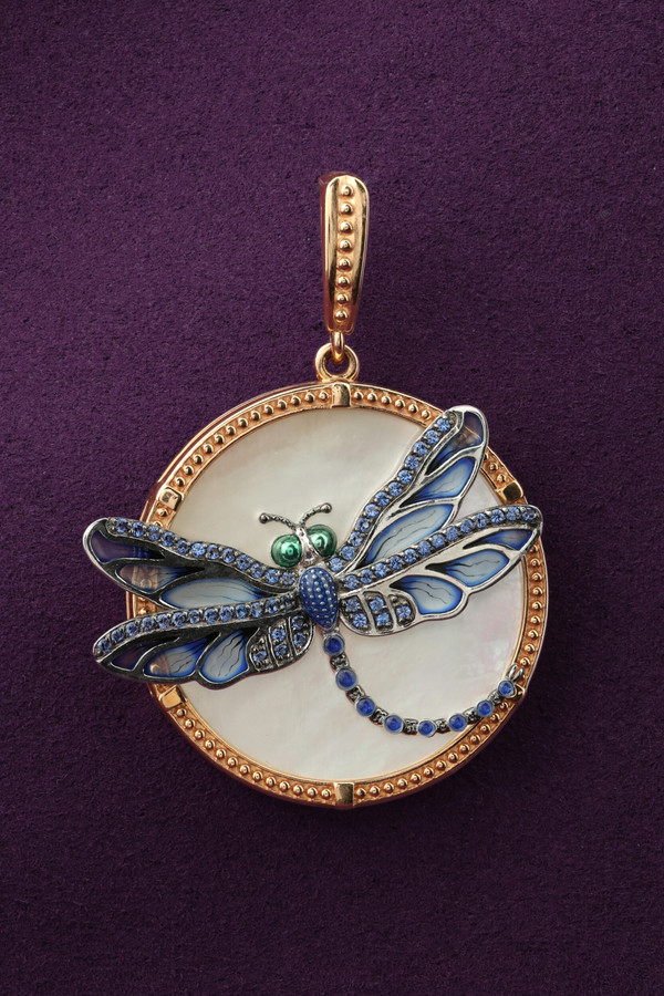 Подвеска из золота c сапфиром, эмалью и перламутром