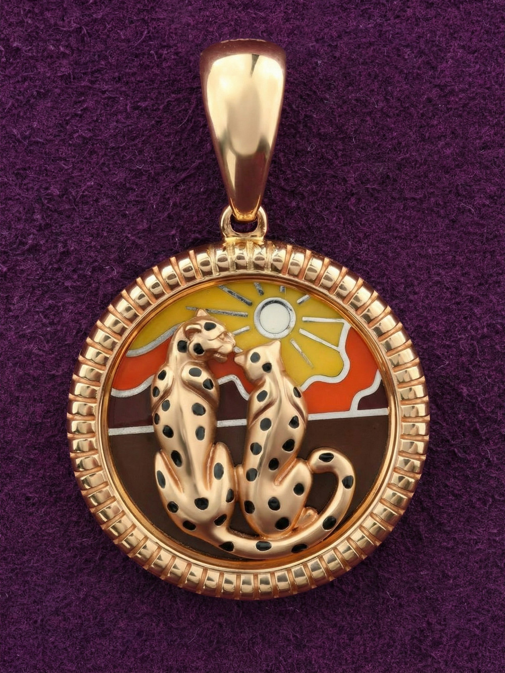 Подвеска из золота c эмалью