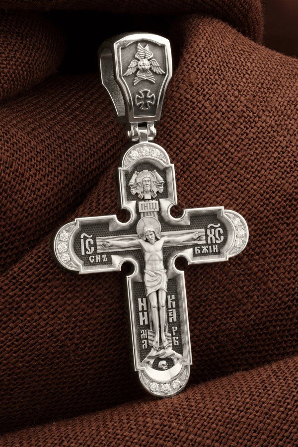 Крест из белого золота c бриллиантами