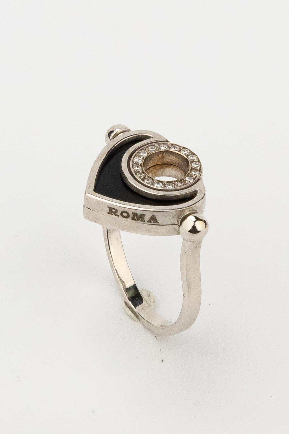 Кольцо из белого золота c бриллиантами, ониксом и перламутром