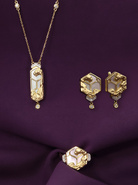 Колье из лимонного золота c бриллиантами и перламутром