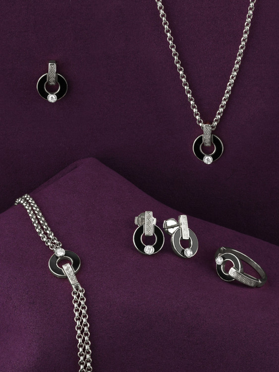 Браслет из белого золота c бриллиантами и ониксом