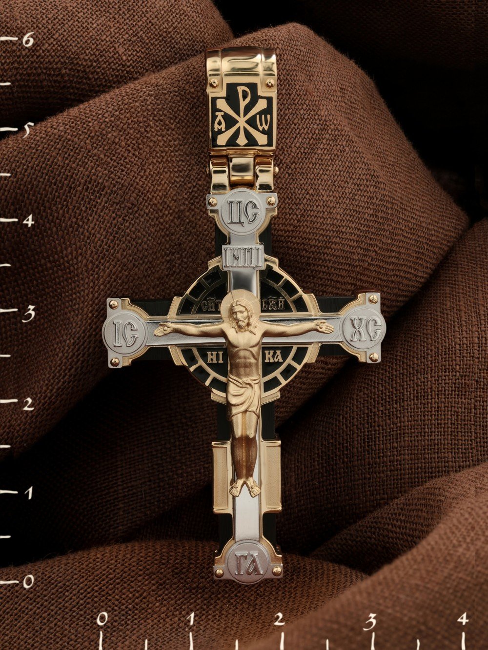 Крест из золота c эмалью и эбеновым деревом