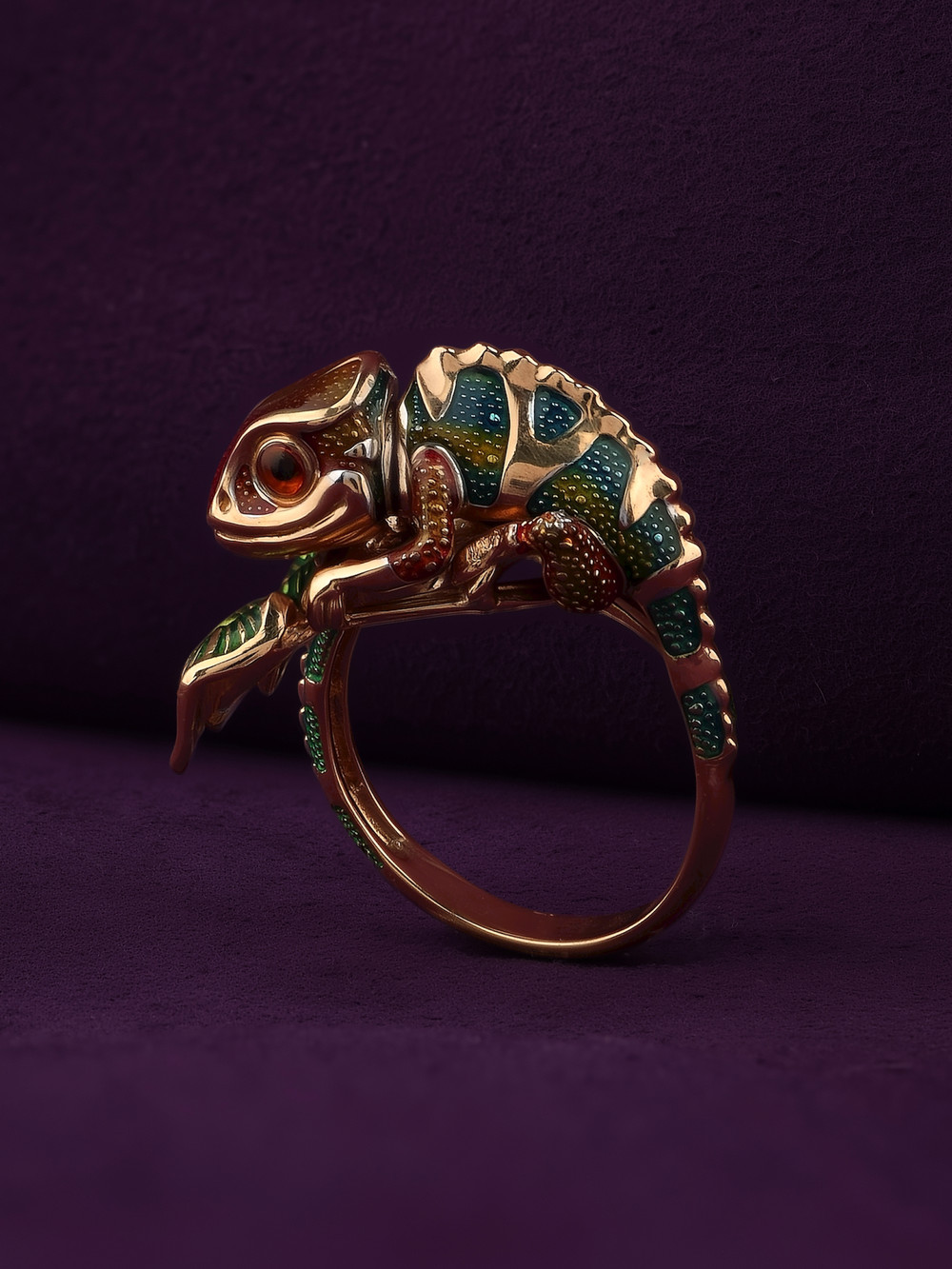 Кольцо из золота c эмалью