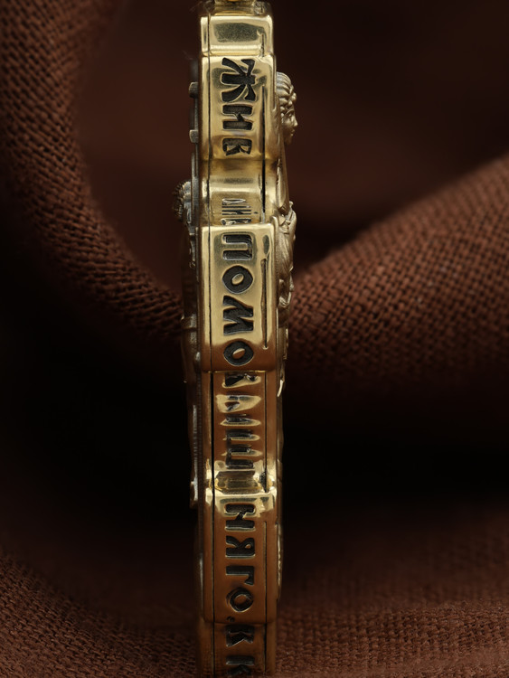 Крест из лимонного золота