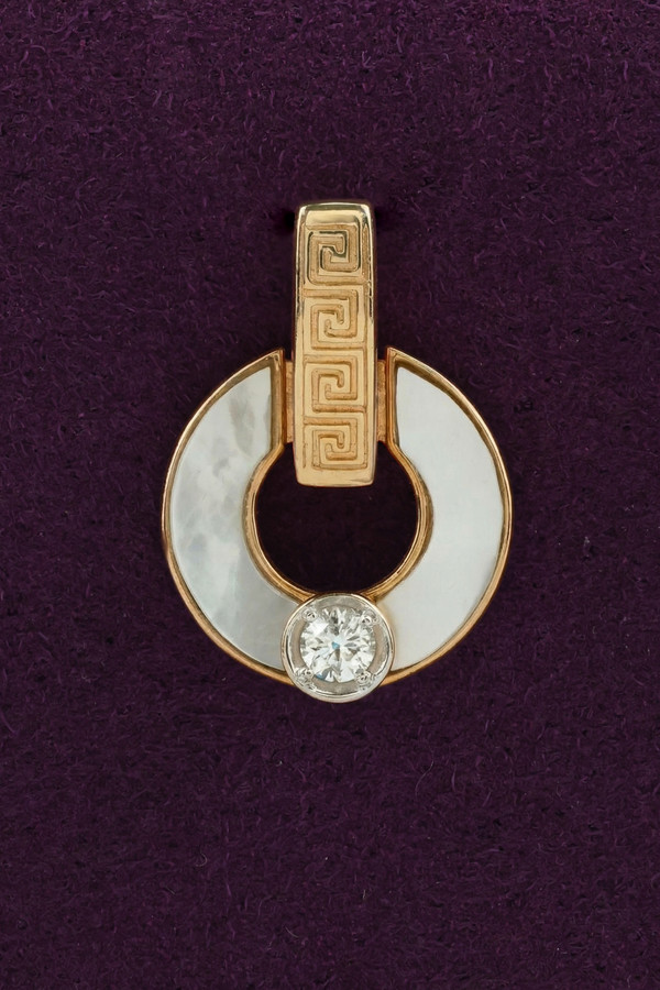 Подвеска из золота c бриллиантами и перламутром