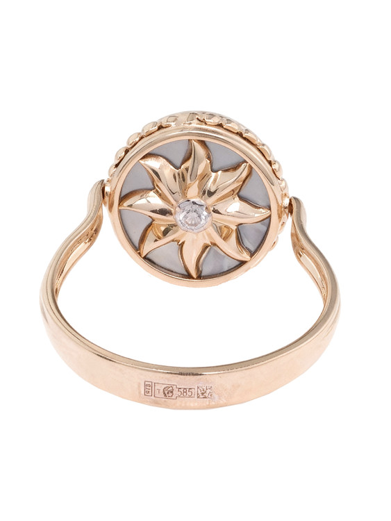 Кольцо из золота c бриллиантами, ониксом и перламутром