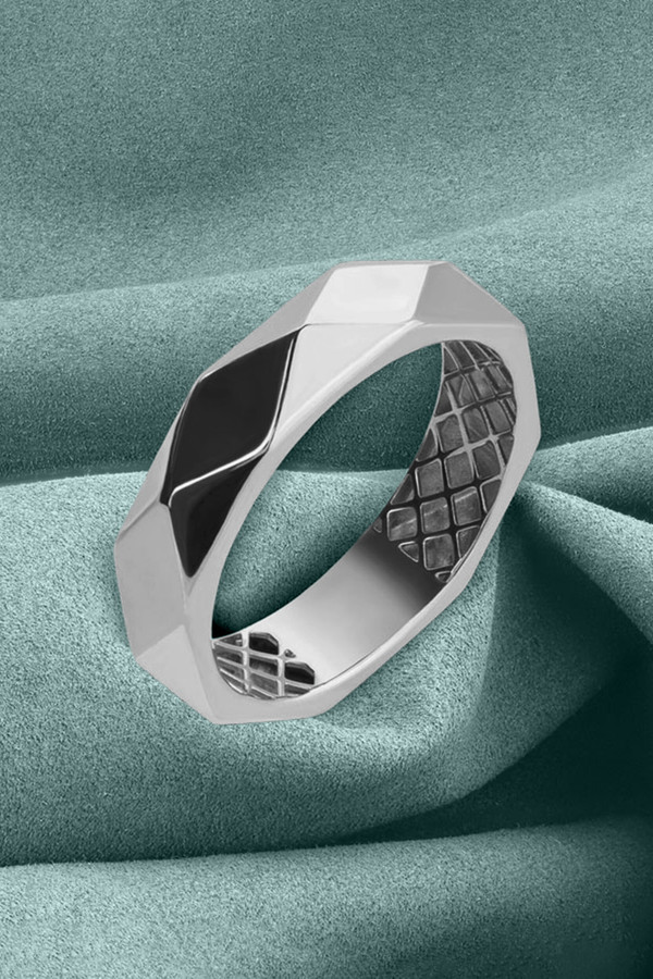 Кольцо из белого золота