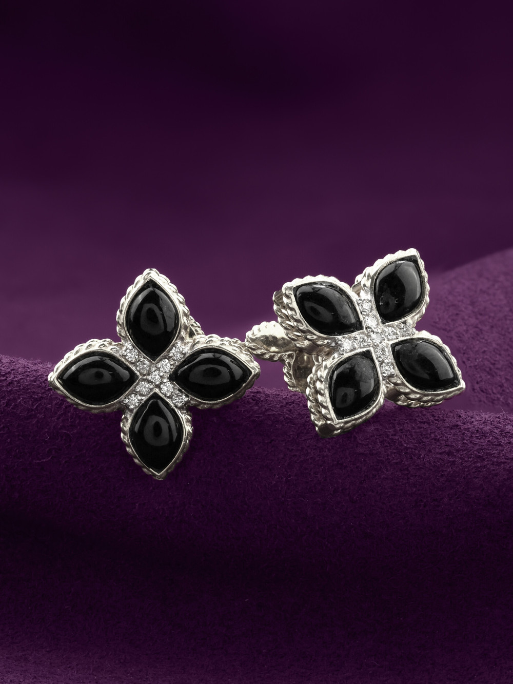 Серьги из белого золота c бриллиантами и ониксом