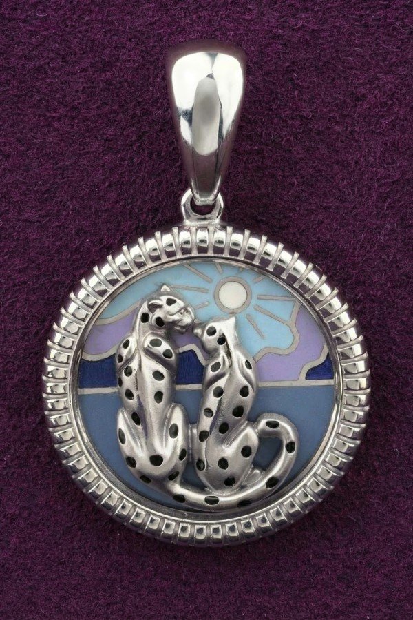 Подвеска из белого золота c эмаль