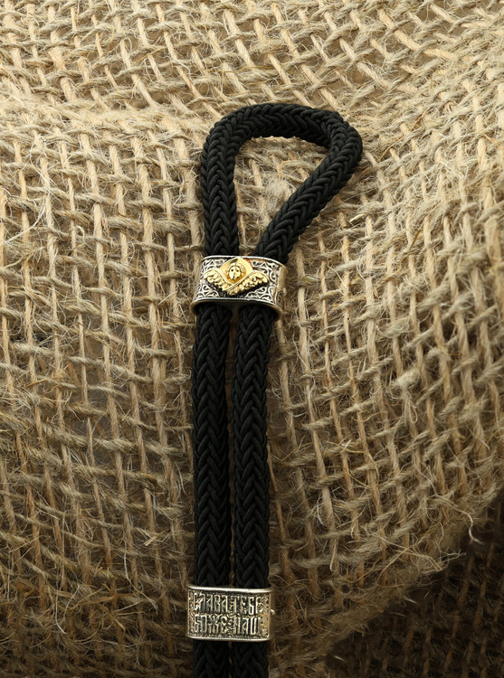 Браслет из серебра и золота c шёлковым шнурком