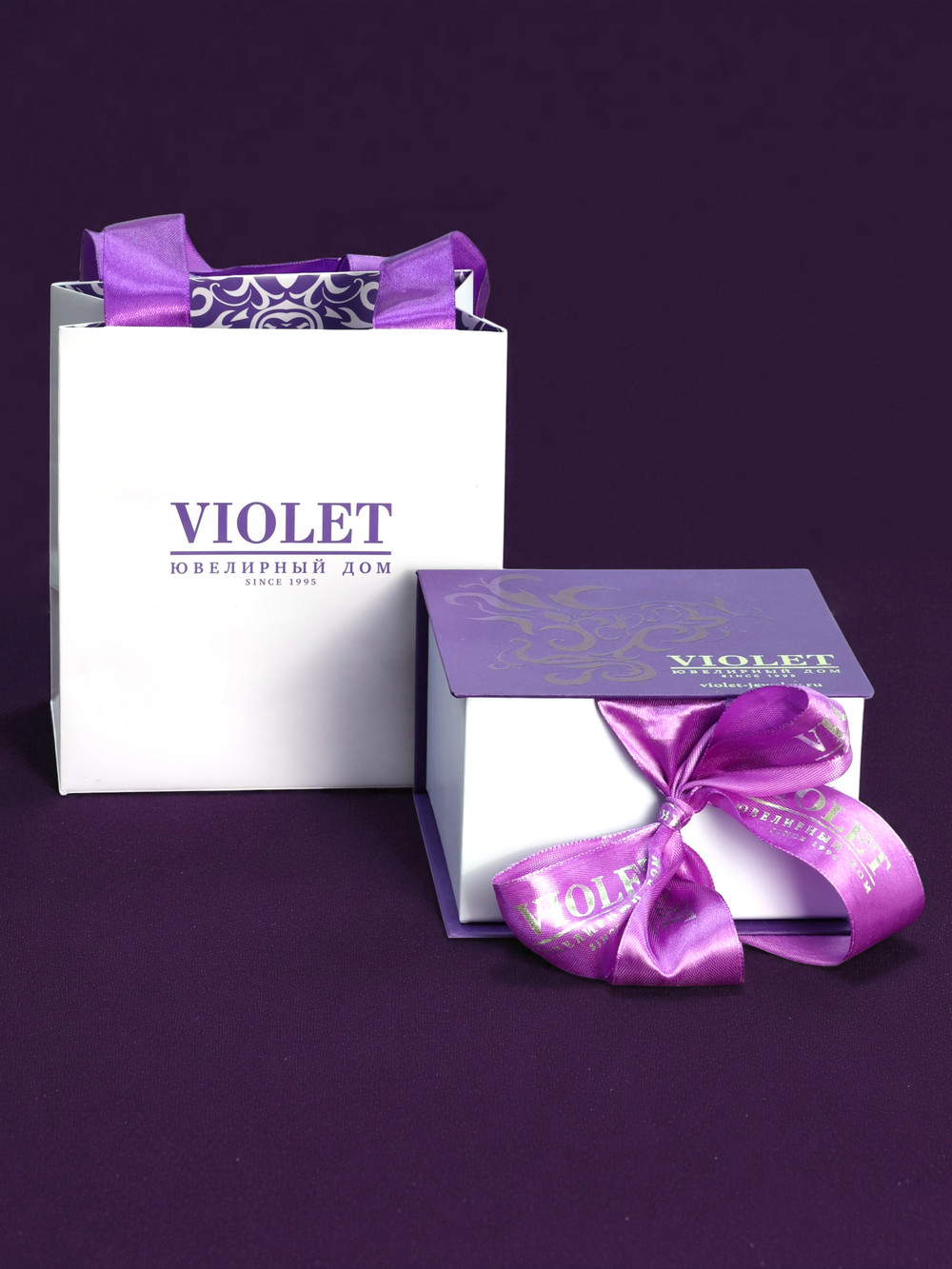 Колье из золота c бриллиантами и ониксом