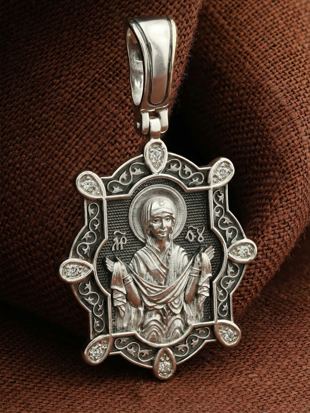 Образок из белого золота c бриллиантами