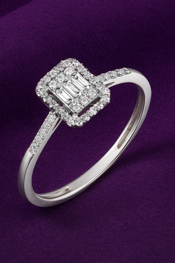 Кольцо из белого золота c бриллиантами