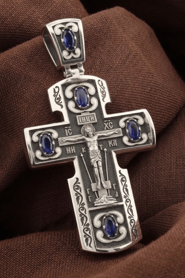 Крест из белого золота c эмалью и сапфиром