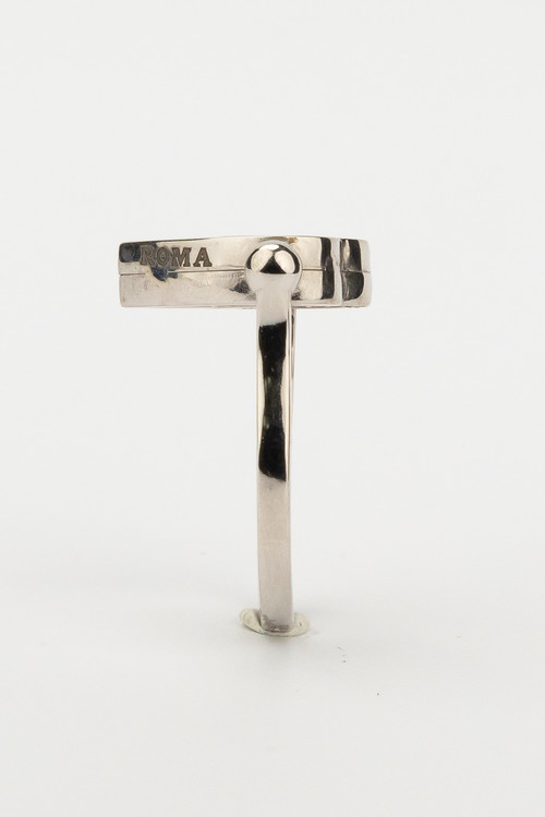 Кольцо из белого золота c бриллиантами, ониксом и перламутром