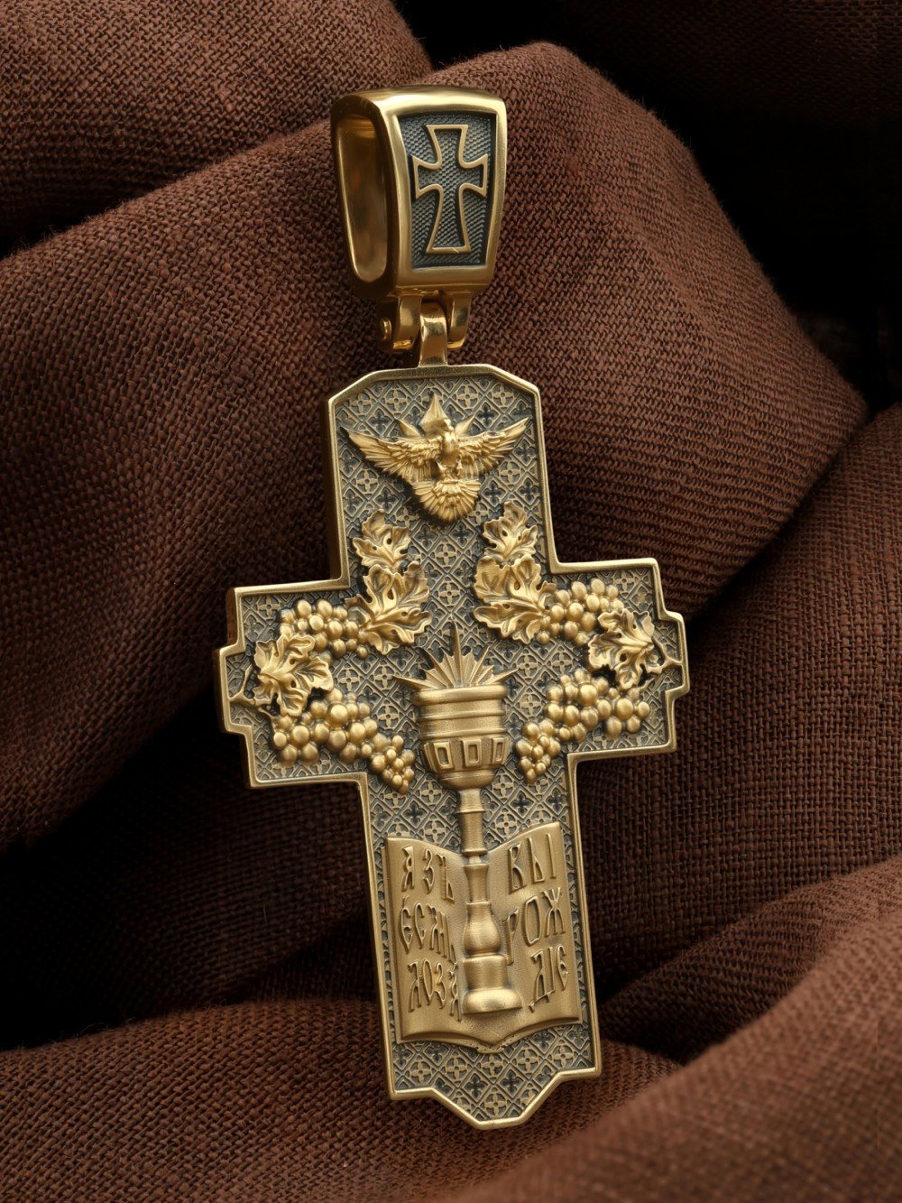 Крест из лимонного золота