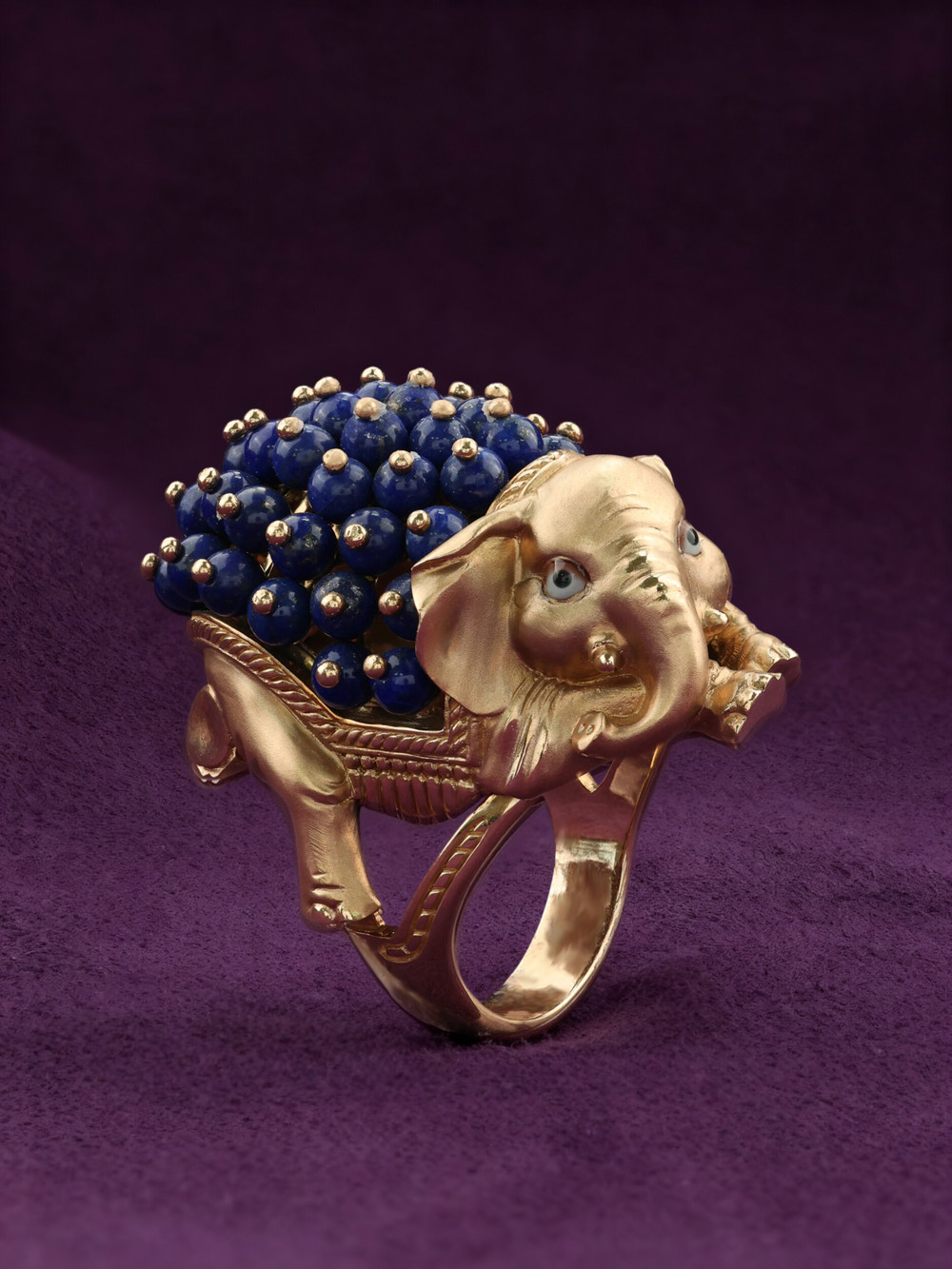 Кольцо из золота c эмалью и лазуритом