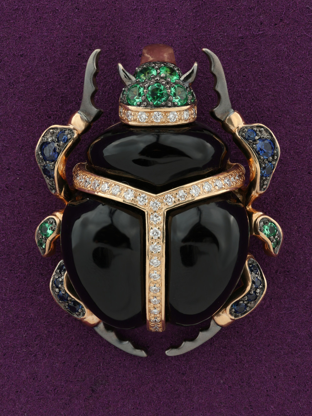 Подвеска из золота c бриллиантами, сапфиром, изумрудом и ониксом