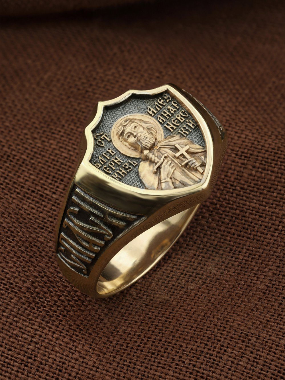 Кольцо из лимонного золота