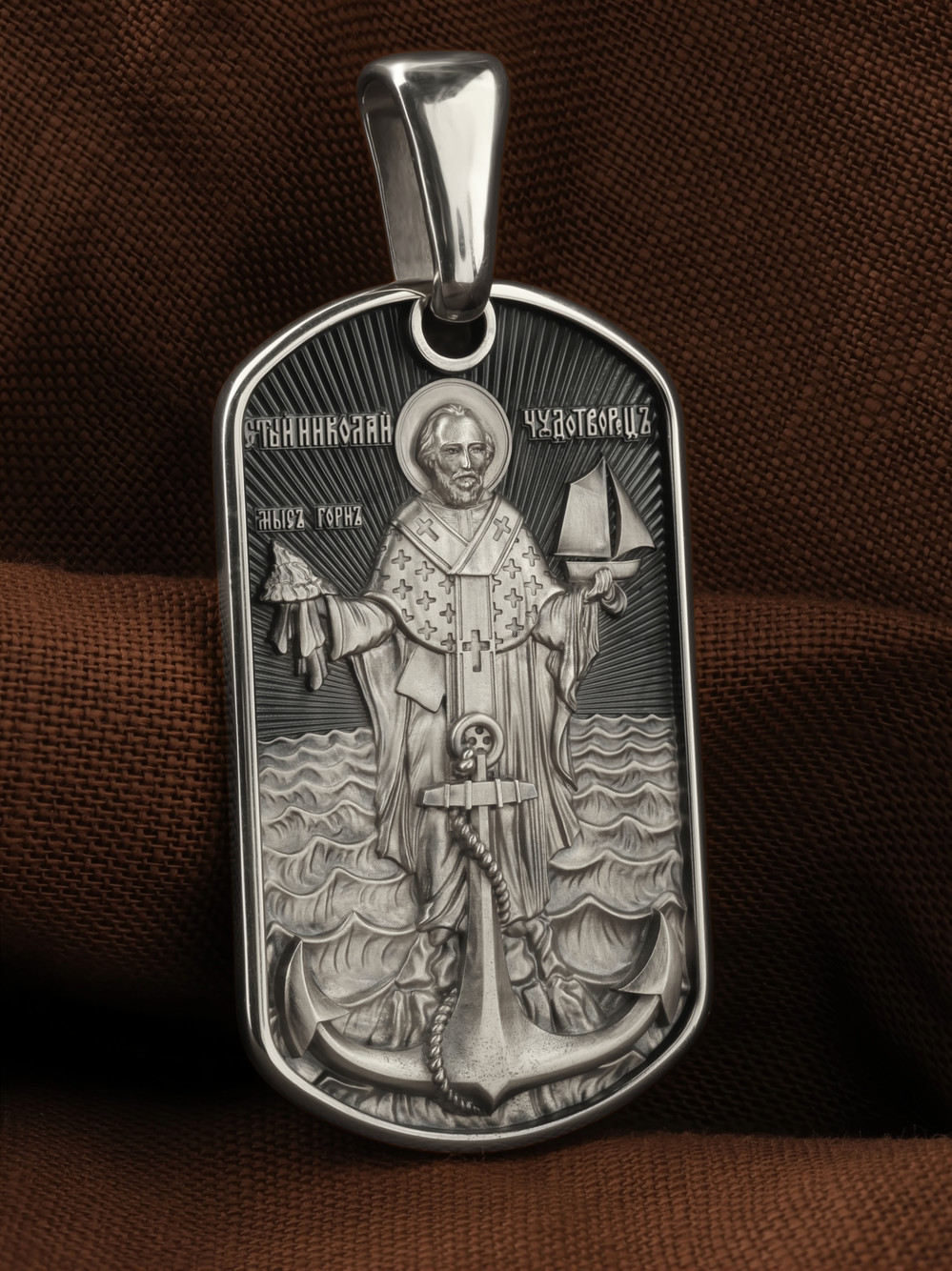 Образок из белого золота c эмаль