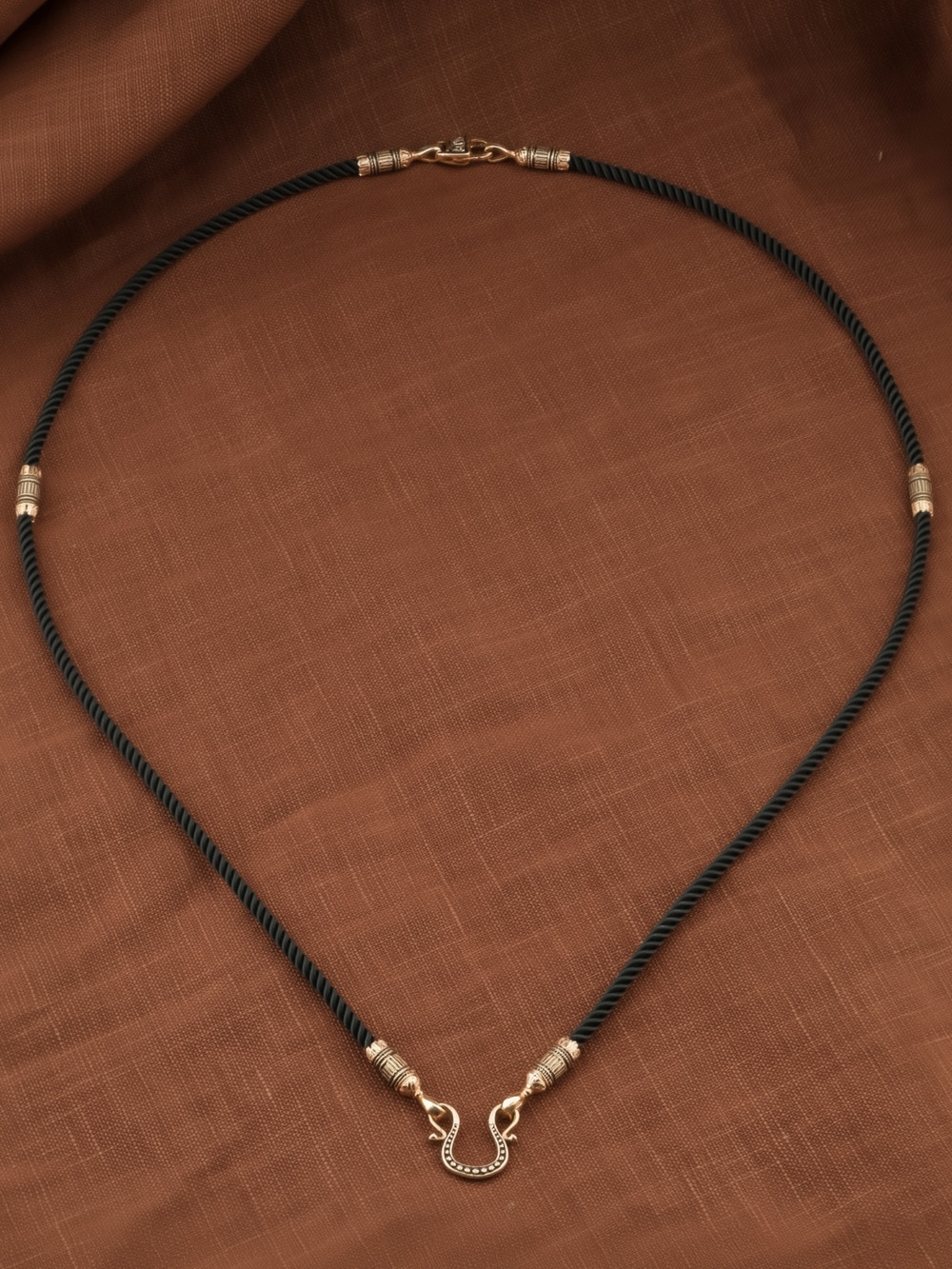 Шнурок шёлковый из золота c шёлковым шнурком