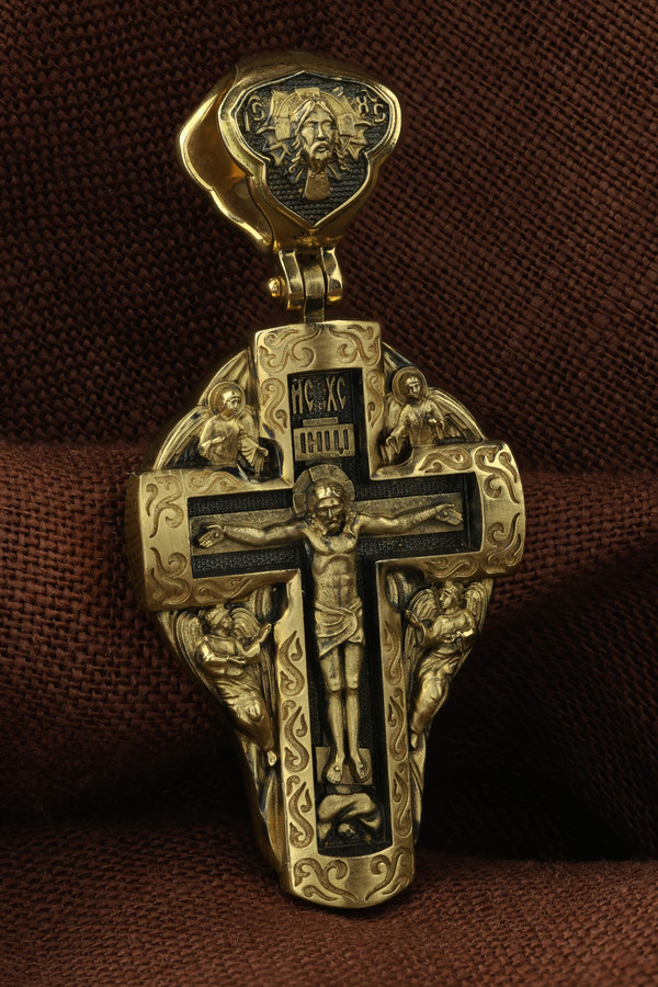 Крест из лимонного золота