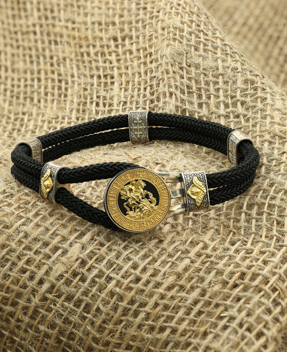 Браслет из серебра и золота c ониксом и шёлковым шнурком