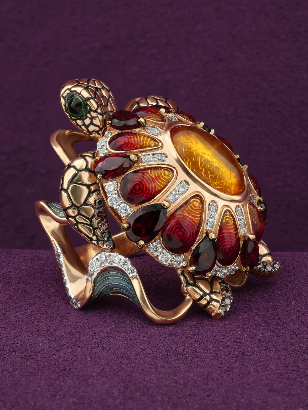 Кольцо из золота c эмаль , фианитом, гранатом и янтарём