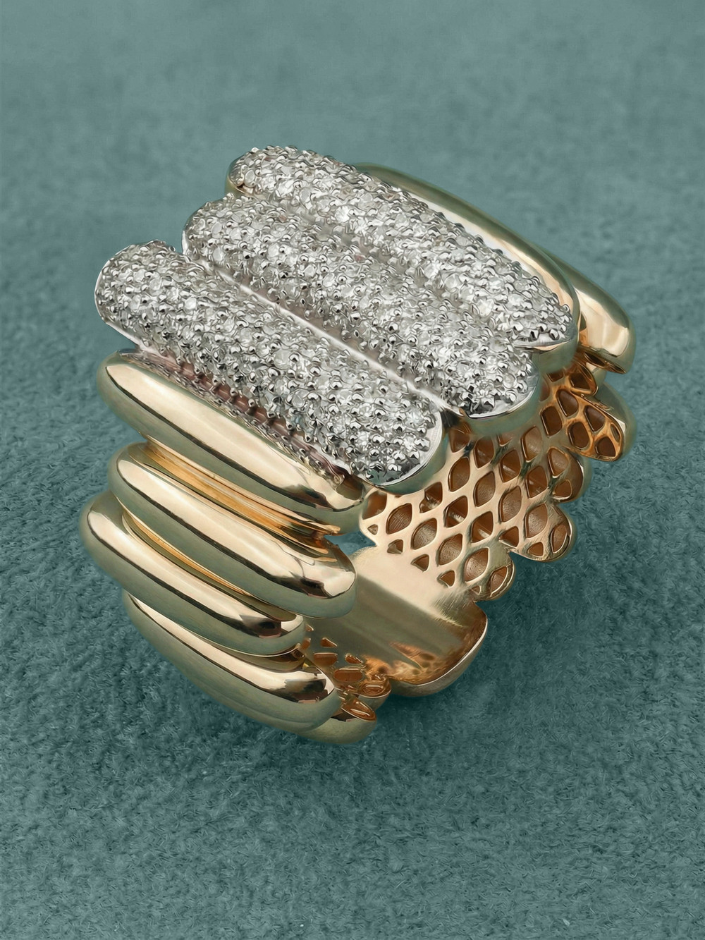 Кольцо из золота c бриллиантами