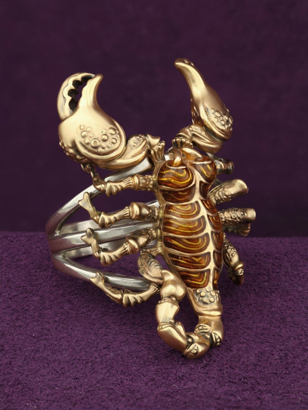 Кольцо из лимонного золота c эмаль