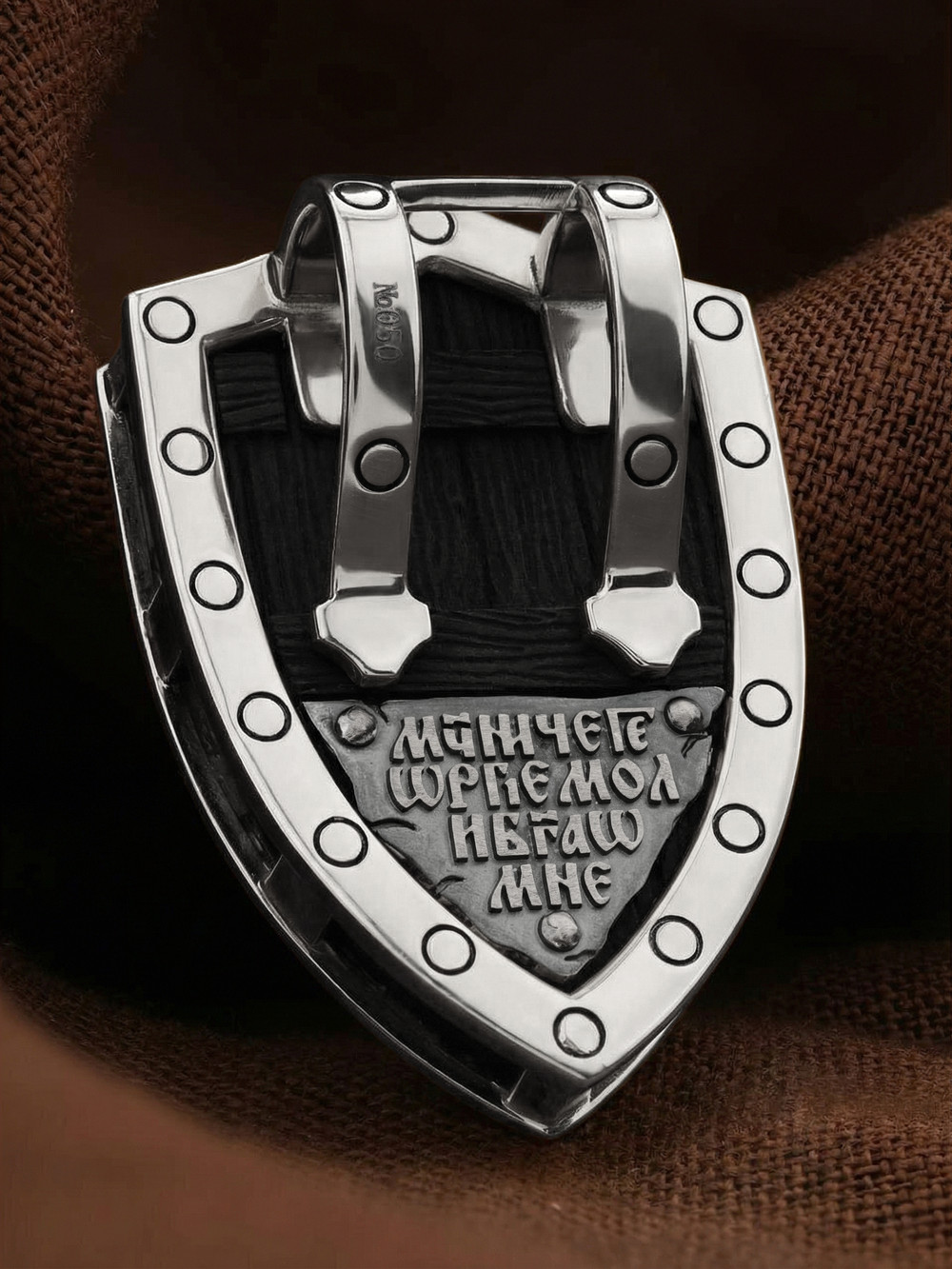 Образок из белого золота c эбеновым деревом