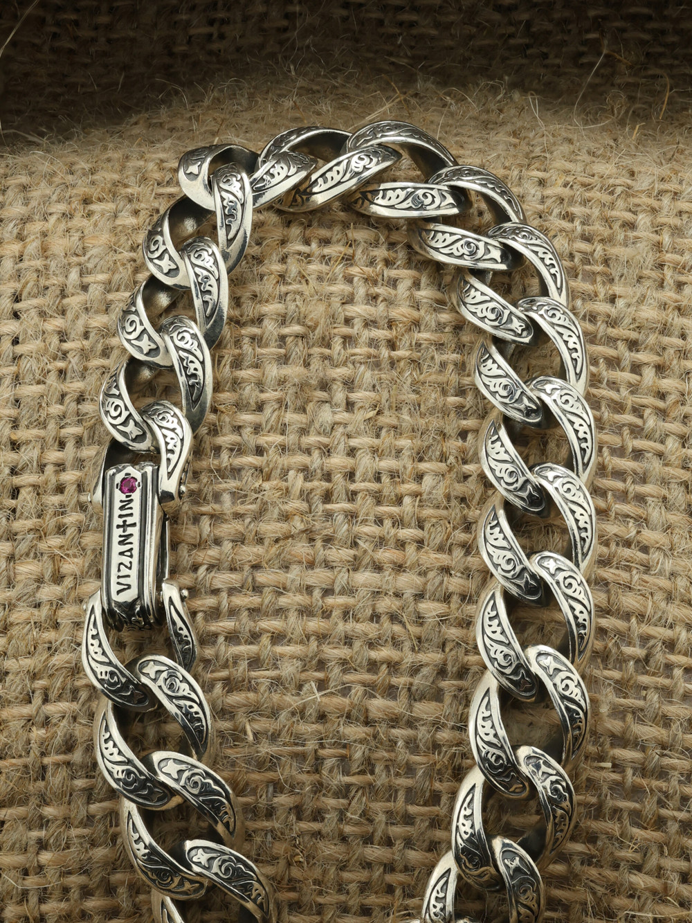 Браслет из серебра c рубином