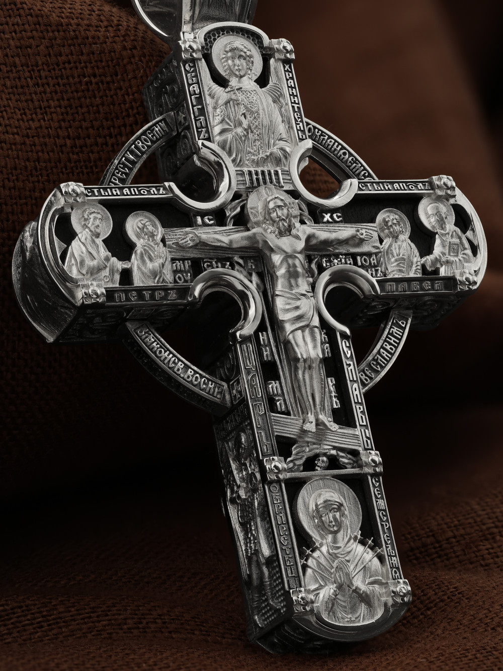 Крест из белого золота c эбеновым деревом