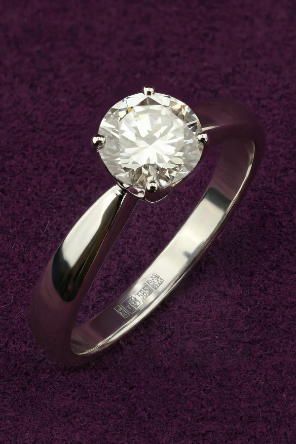 Кольцо из белого золота c бриллиантами