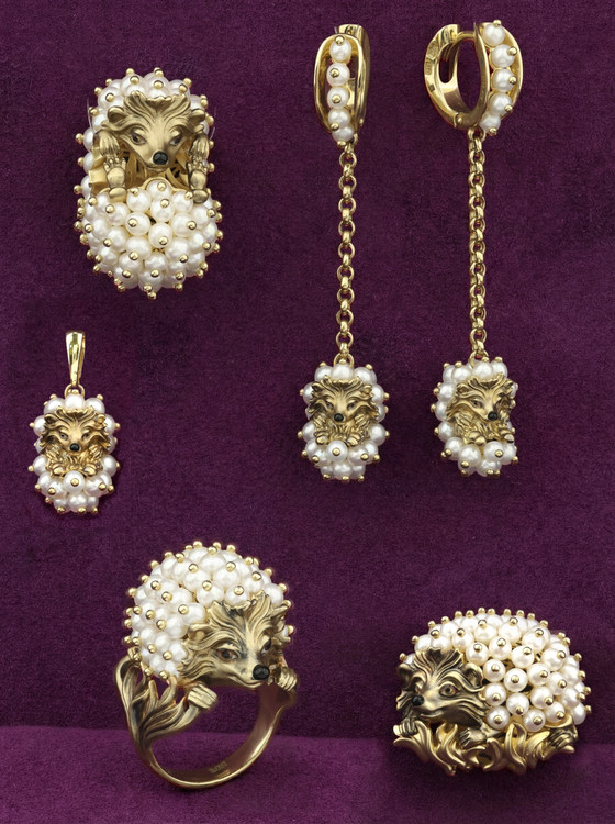 Кольцо из лимонного золота c эмалью и жемчугом